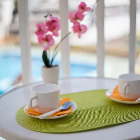 Y2e Lovely Pool View!! Close To Beach Apartment *